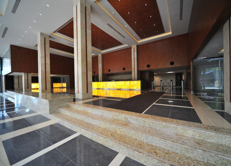 Victory Park Plazа: Вид главного ресепшен здания