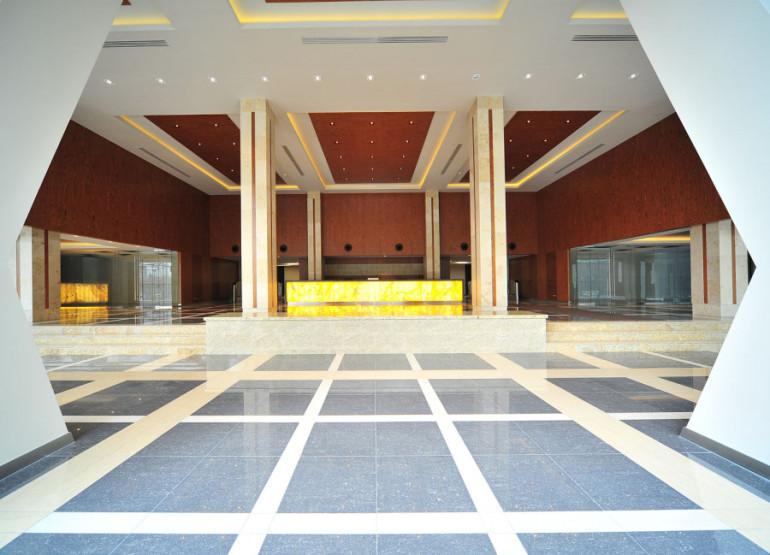 Victory Park Plazа: Вид главного ресепшен здания